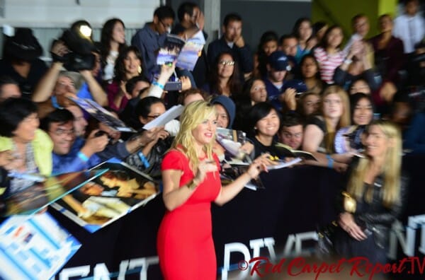 Kate Winslett Taking a Break from Signing Fan Posters at Divergent Premiere