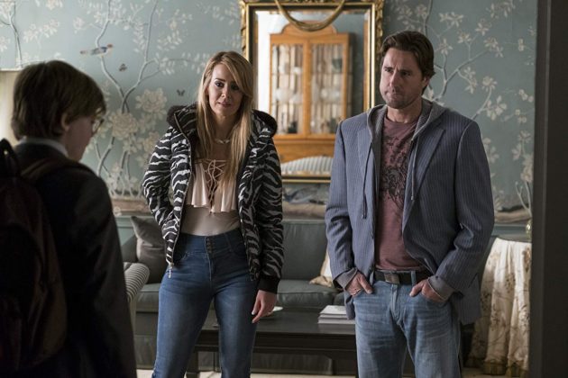 Sarah Paulson, Luke Wilson, and Oakes Fegley in The Goldfinch